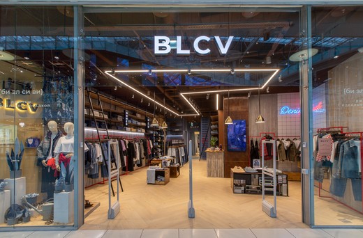  В ТРЦ «Авиапарк» открылся магазин российского бренда джинсовой одежды BLCV
