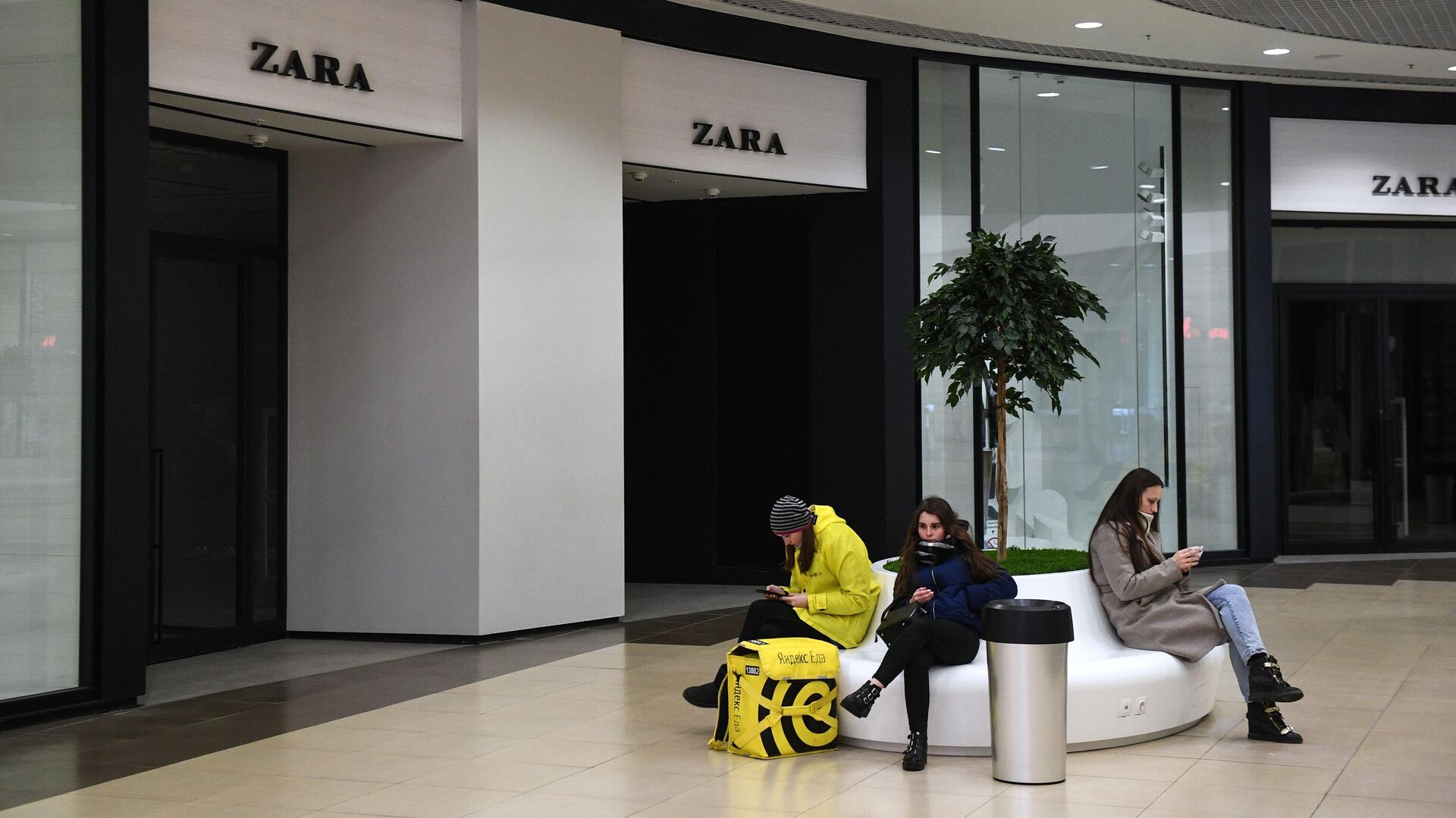 Закрытие Zara в ТЦ