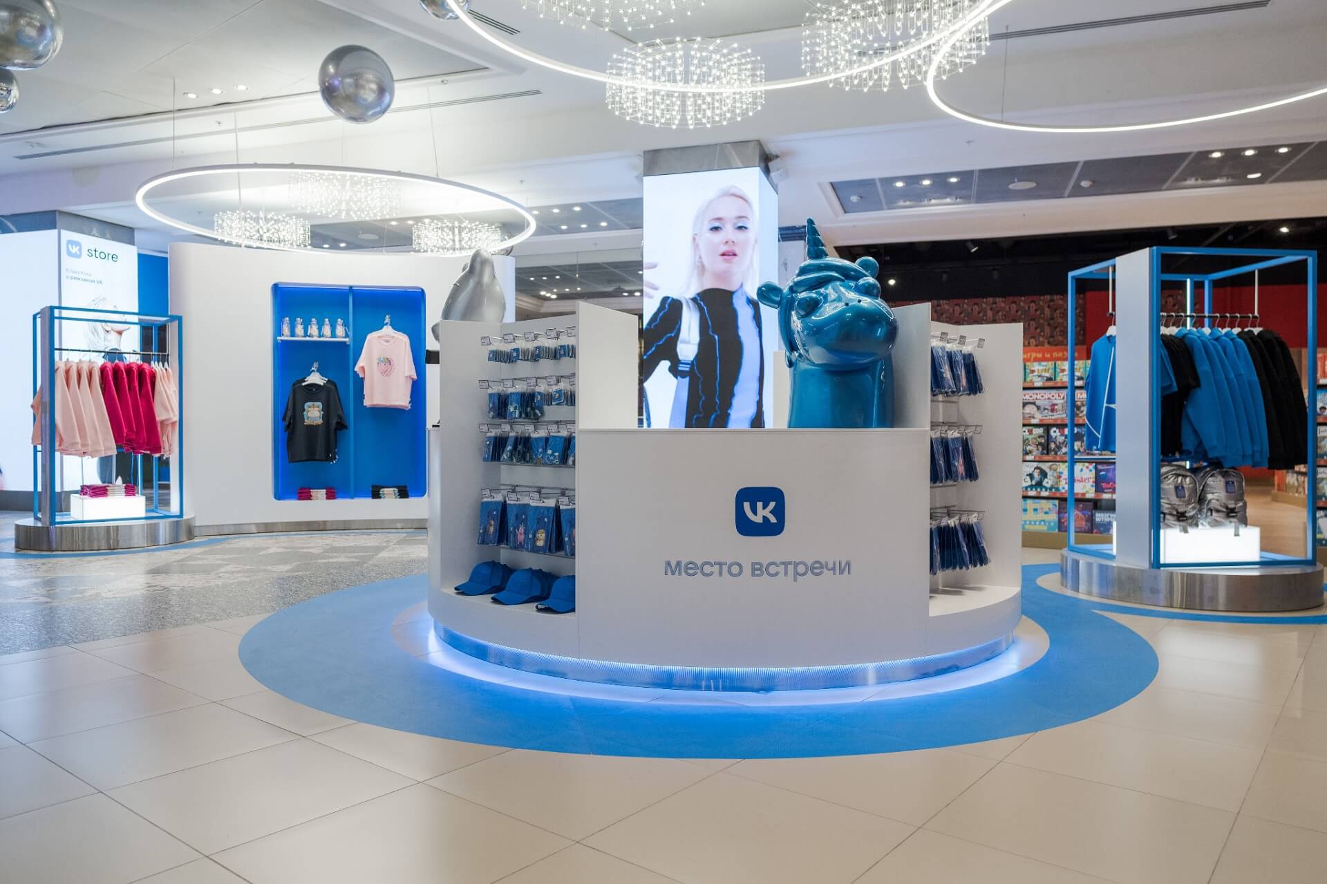 VK Store открыл магазин в ЦДМ на Лубянке