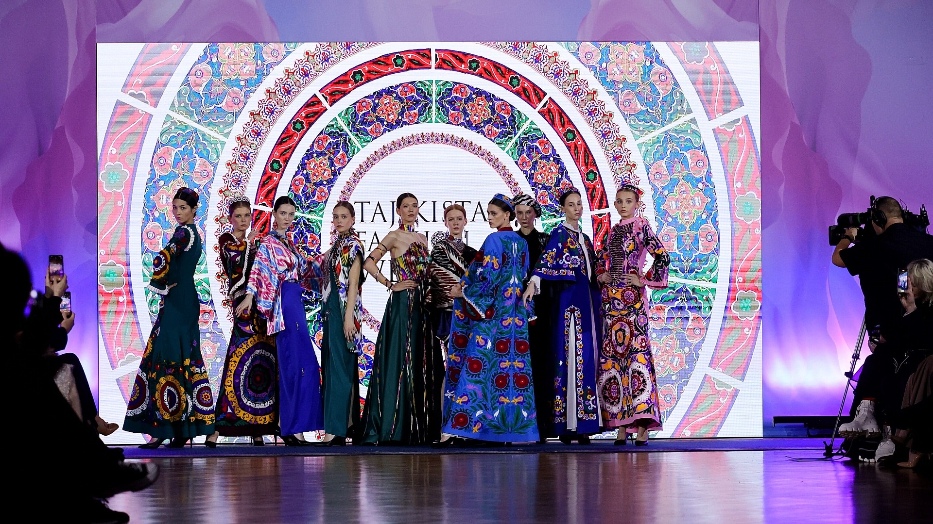 Международный форум «Содружество моды» представил специальную номинацию на Всероссийском конкурсе "ЛИДЕРЫ МОДЫ" / FASHION LEADERS